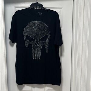 Marvel Black Tee with Distressed Skull Design